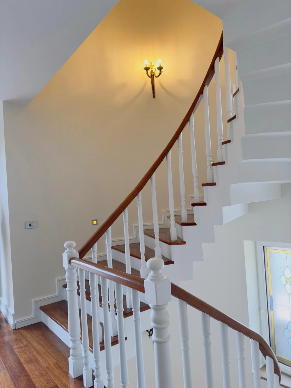 Sarıyer ahşap merdiven uygulaması resim 1